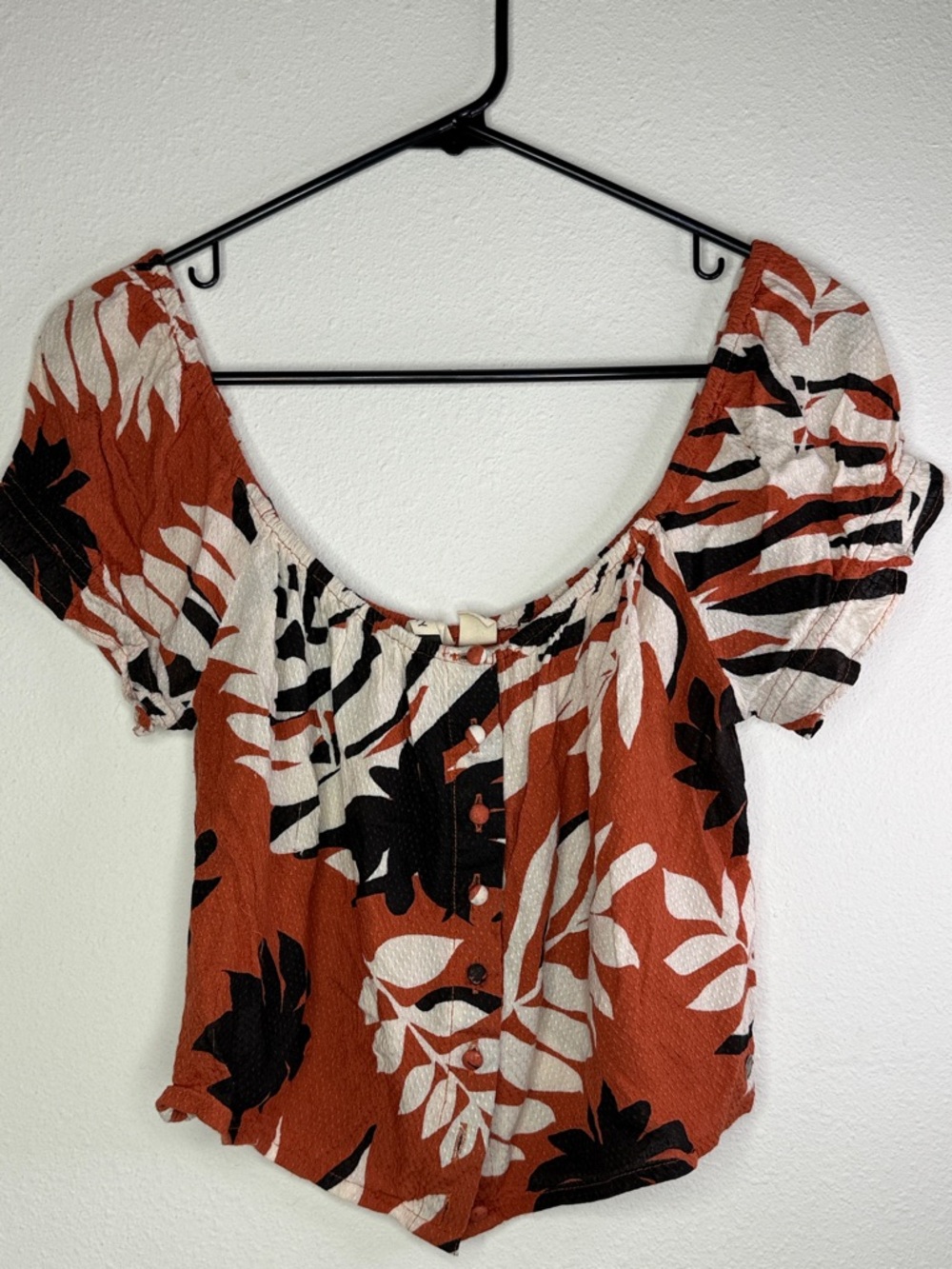 16 PC. BUNDLE ALERT ****16 junior S/M tops/ tanks/ crop tops